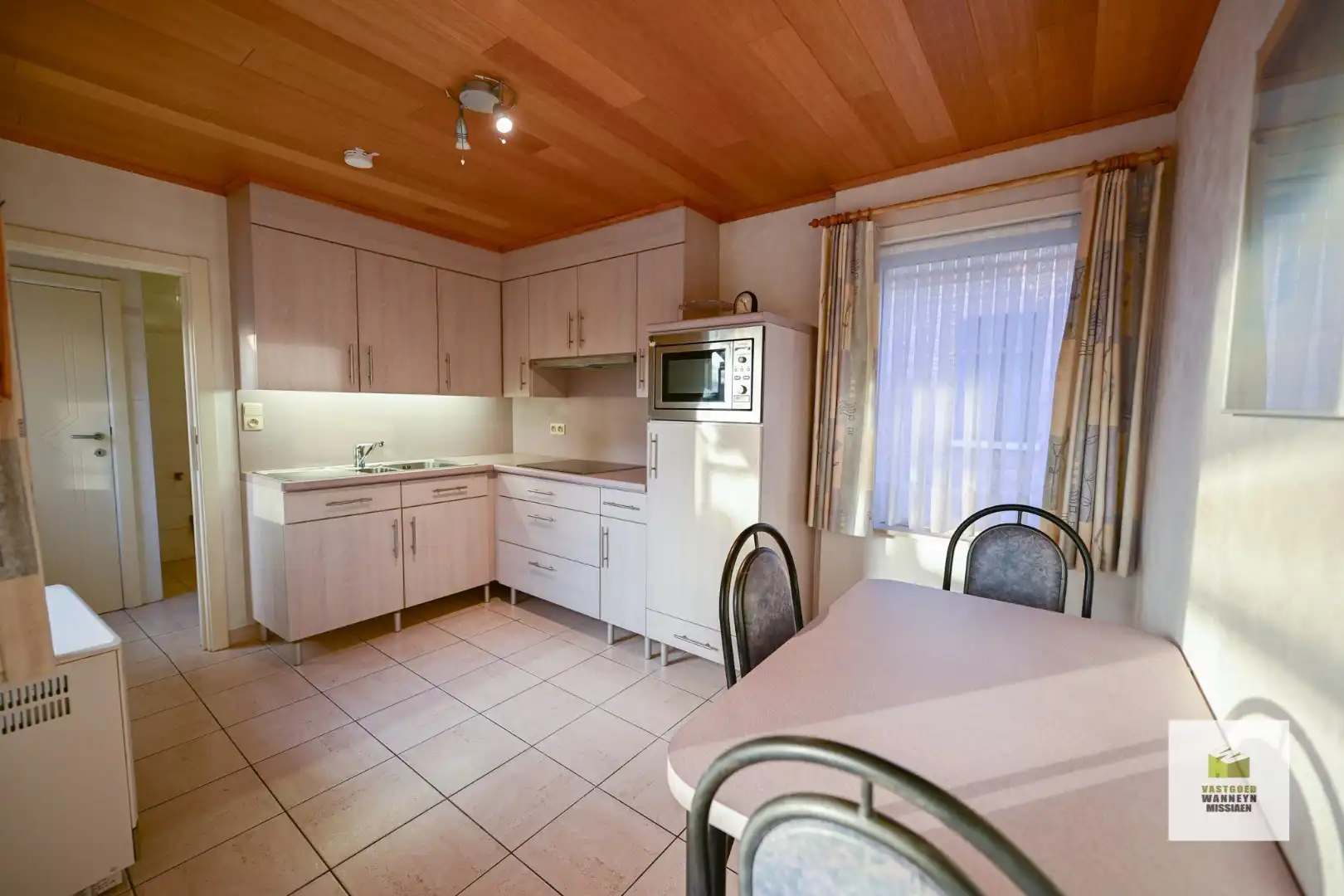Centraal gelegen woning met 2 slaapkamers, tuin en garage foto 6