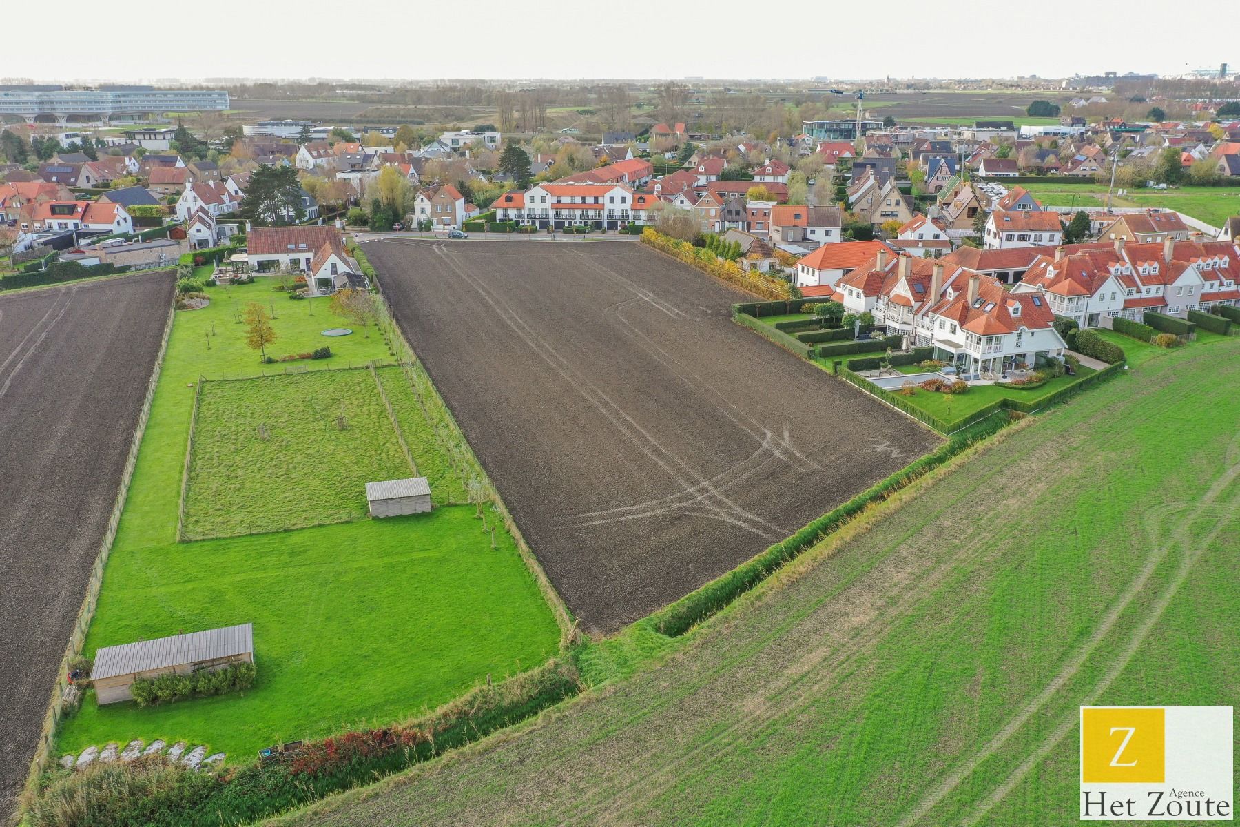 Twee ruime villa’s op één groot perceel (5.460 m²) te Knokke foto {{pictureIndex}}