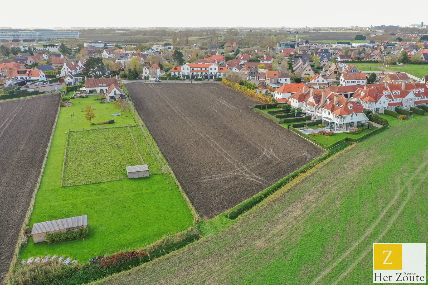 Twee ruime villa’s op één groot perceel (5.460 m²) te Knokke foto {{pictureIndex}}