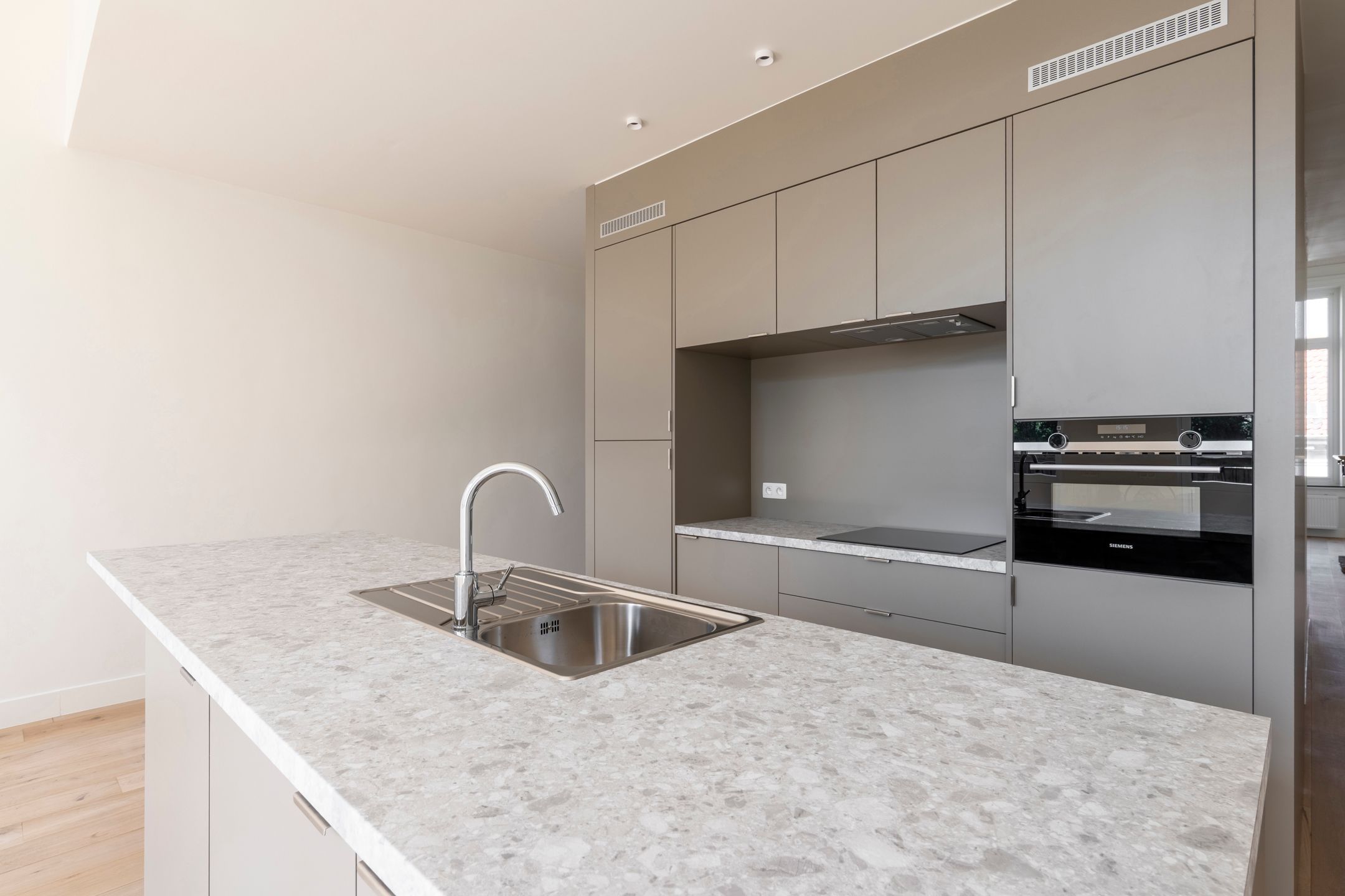 Appartement van 169m² in hart van de Turnhoutse winkelstraat foto 10