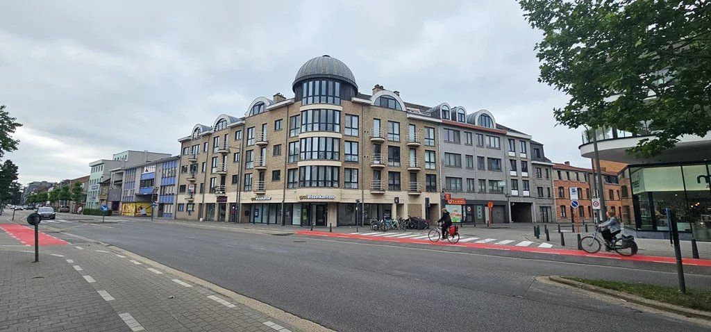 Ruim appartement van 110 m² binnen de grote ring van Hasselt foto {{pictureIndex}}