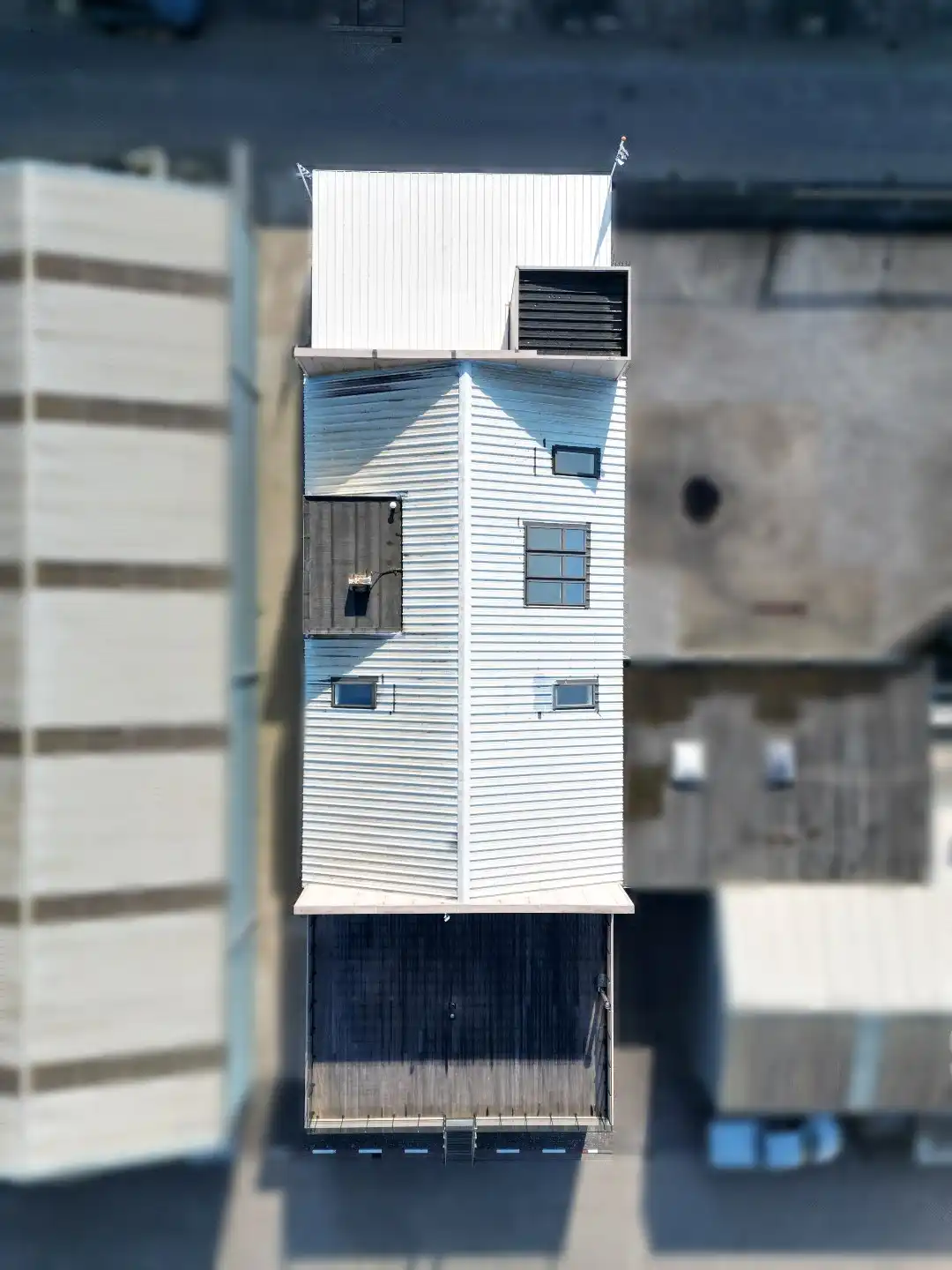 Uniek multifunctioneel object met bedrijfsruimte, kantoor, mancave en ruim appartement foto 39