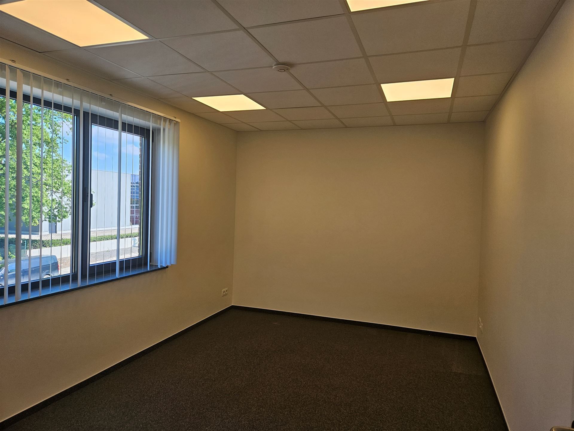 bedrijfsgebouw foto 5