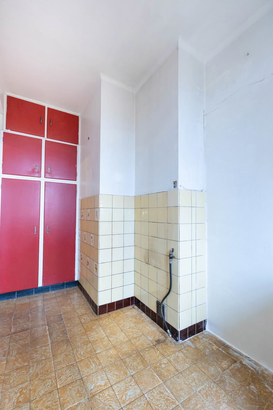 Appartement met 2 slaapkamers + terras : te renoveren foto 6