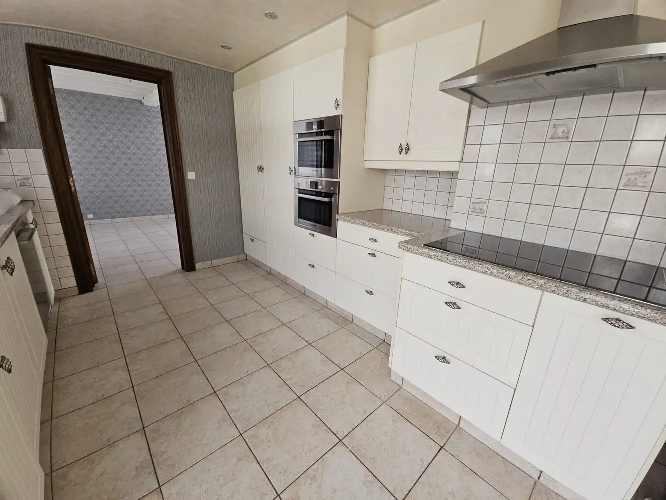 Woning (HOB) met tuin en dubbele garage foto 9
