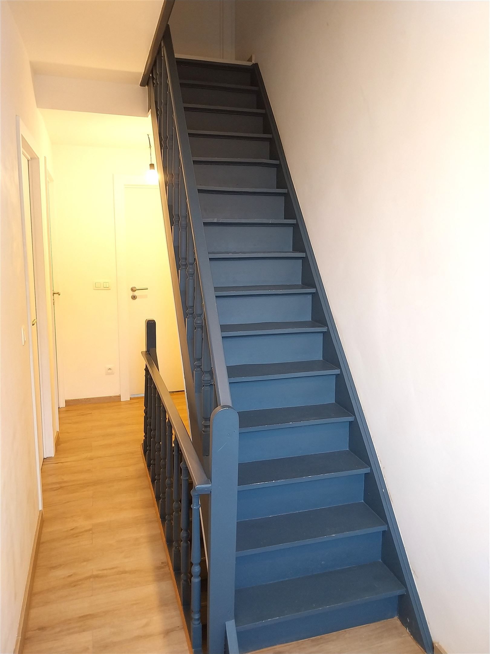 TE HUUR: Gerenoveerde halfopen bebouwing met 3 slaapkamers en ruime tuin! foto 23