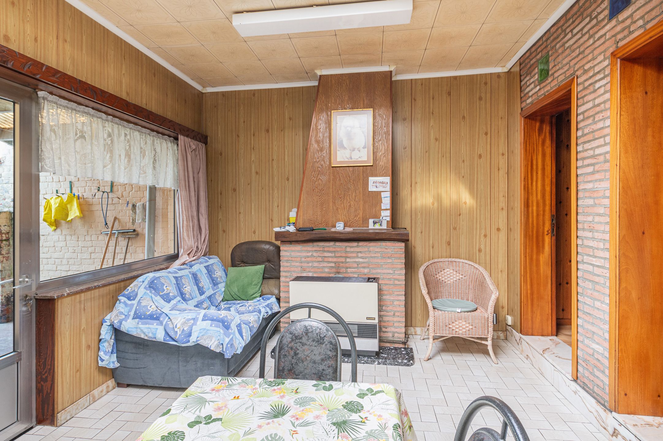 Op te frissen handelshuis met uitzonderlijk grote garage foto 6