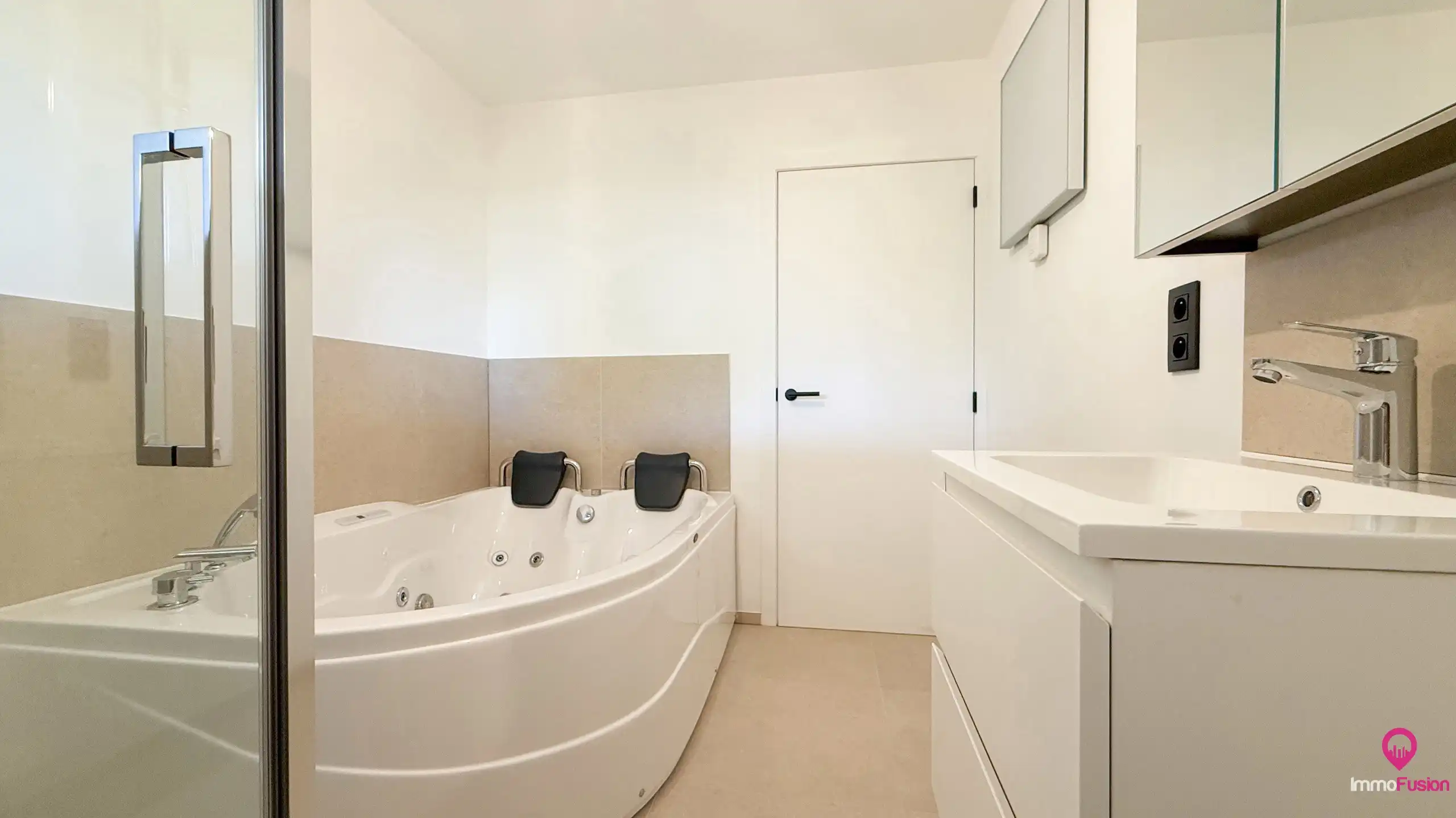Totaalgerenoveerde, instapklare woning met 3 slpks te Zolder foto 34
