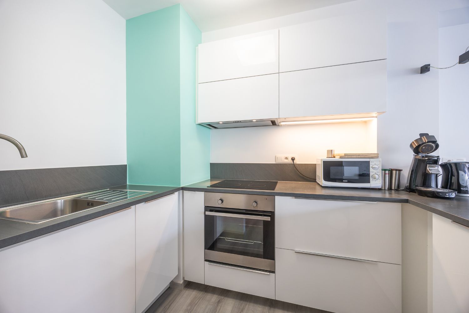 Instapklaar 2 slaapkamer-appartement met zijdelings zeezicht foto 11