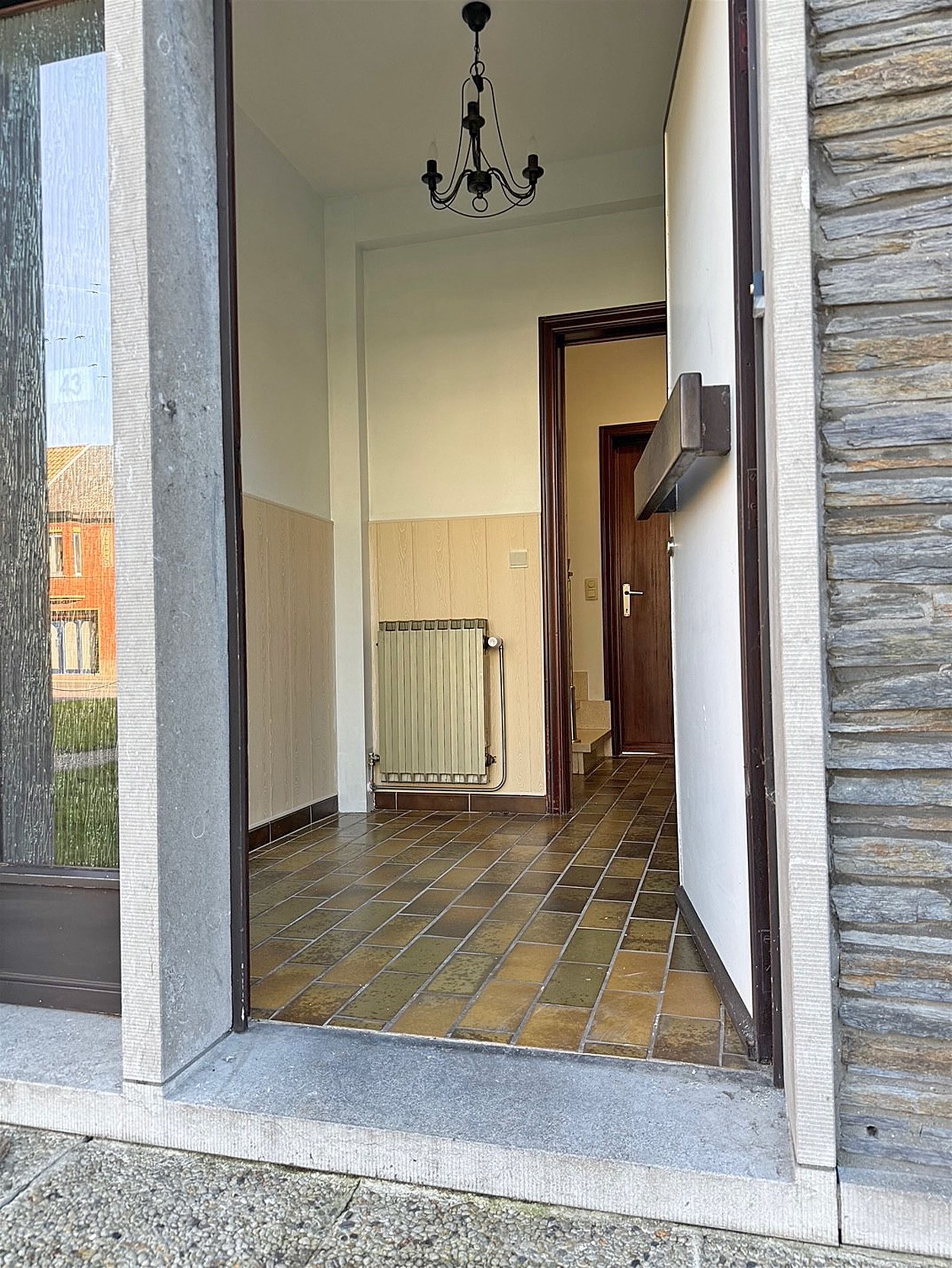 DORPSWONING met 3 slaapkamers, garage & tuin/terras  foto 2