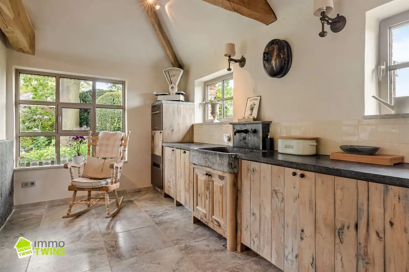 Exclusief wonen in de geliefde gerenoveerde Patershoeve te Buggenhout  foto 23