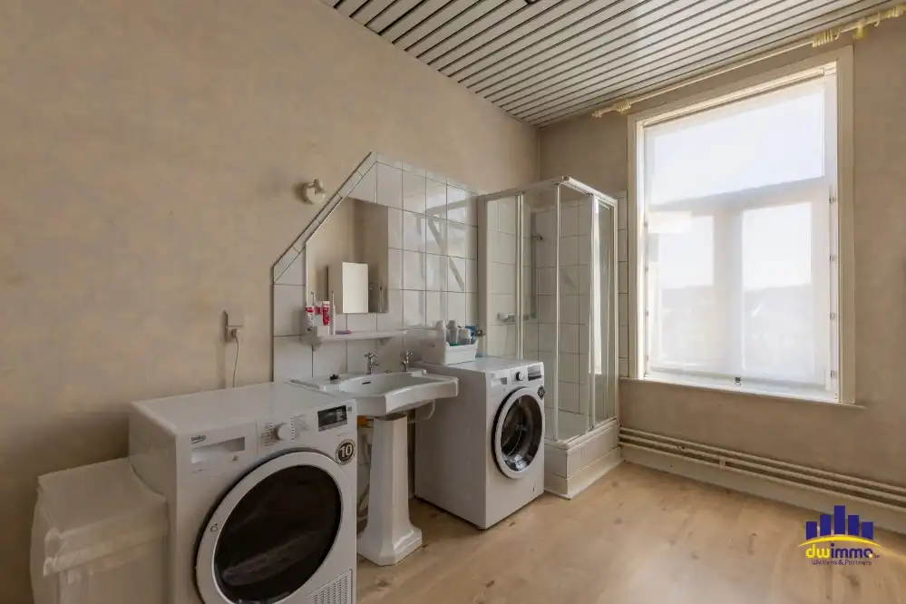 Ruime herenwoning van 275 m² met 4 slaapkamers en praktijkruimte foto 13