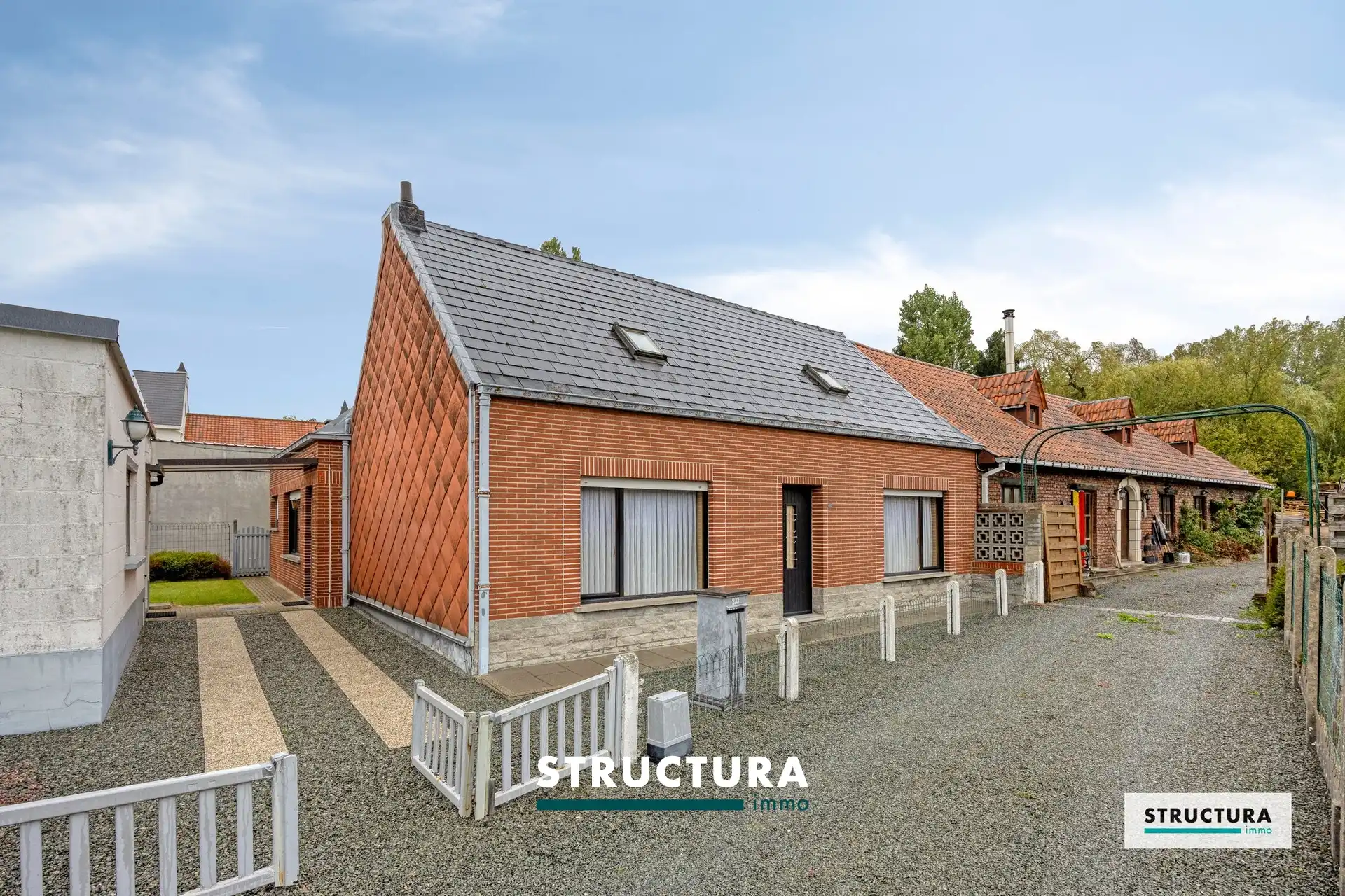 Woning met tuin en garage/atelier, gelgen in alle rust! foto 5