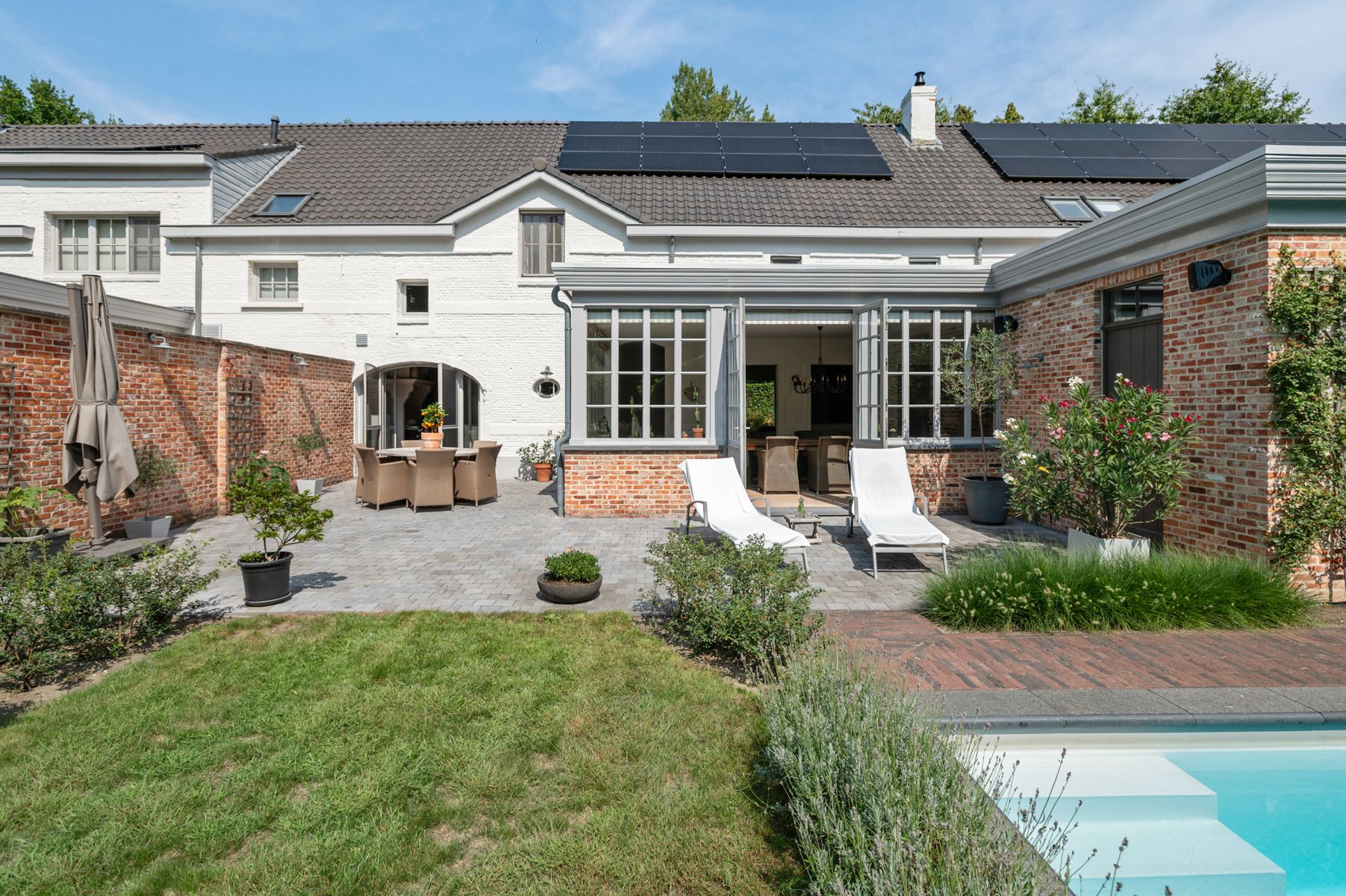 UNIEKE INSTAPKLARE WONING MET ZWEMBAD foto 30