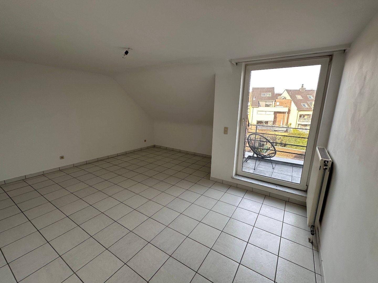 Prachtig dakappartement van 125m² met 2 slaapkamers, een dressing en een autostandplaats in het centrum van Lanaken!  foto 14