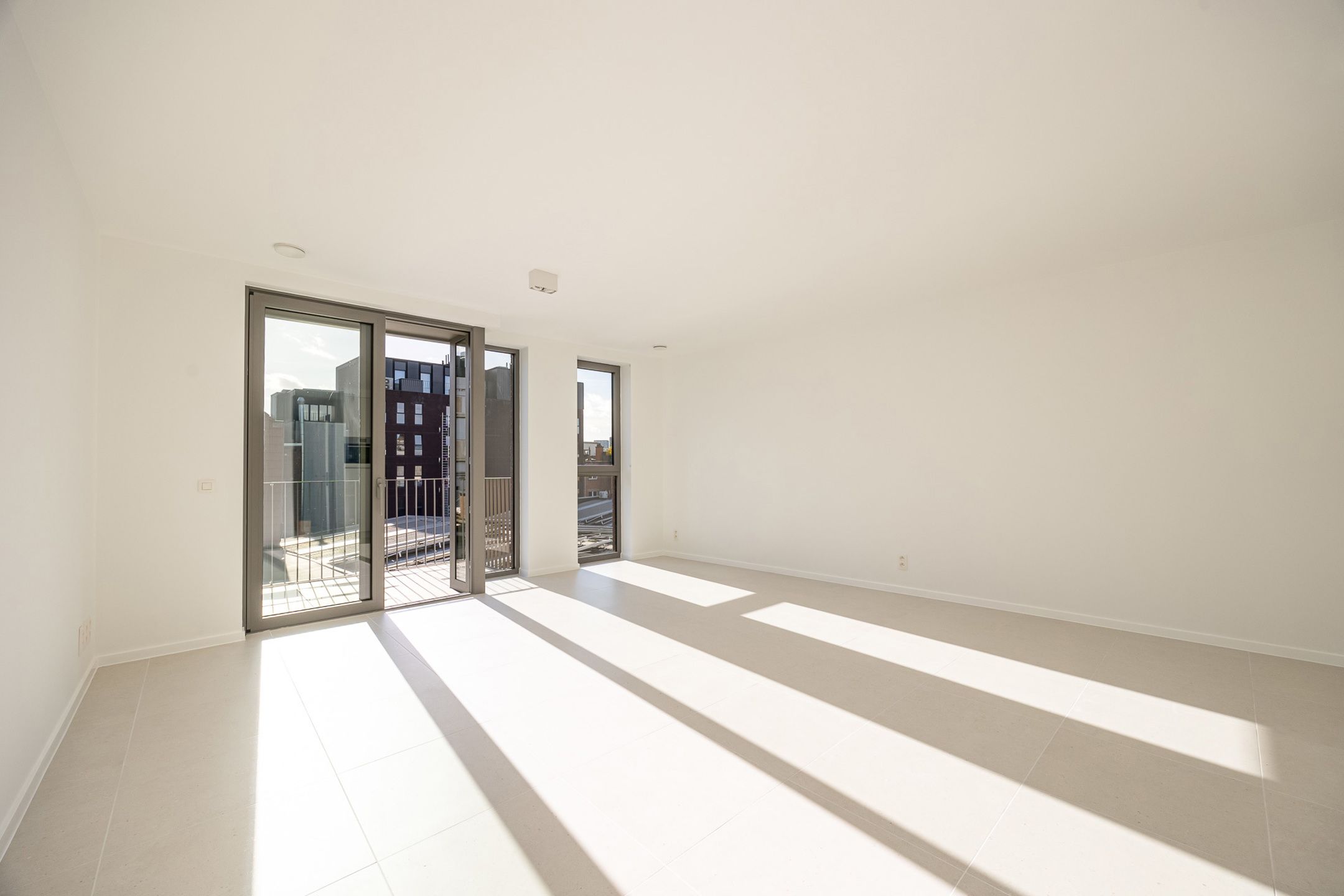 Modern en lichtrijk nieuwbouwappartement met 2 slaapkamers foto 6