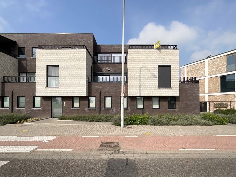 Nieuwbouwappartement met twee slaapkamers, terras en garage foto {{pictureIndex}}