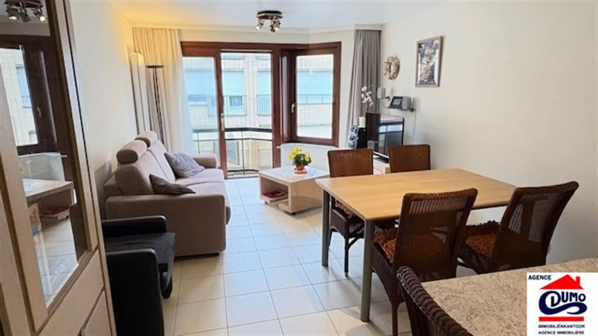 Instapklaar appartement met 2 slpk, lateraal zeezicht foto 2