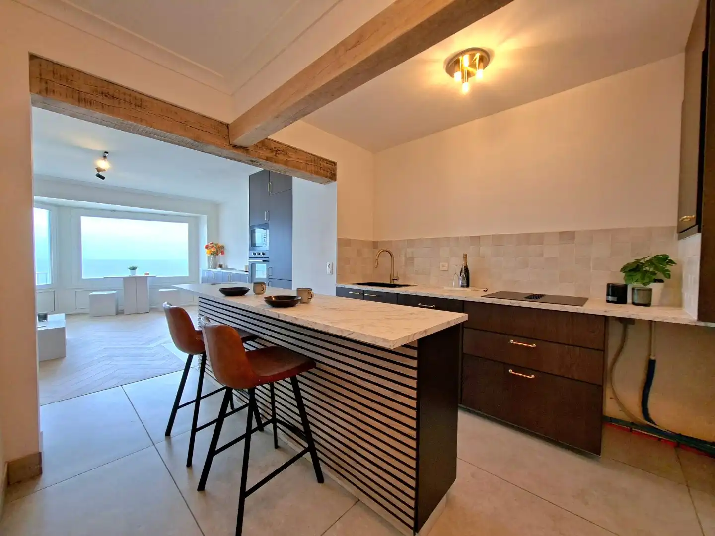 Prachtig gerenoveerd appartement op de zeedijk foto {{pictureIndex}}