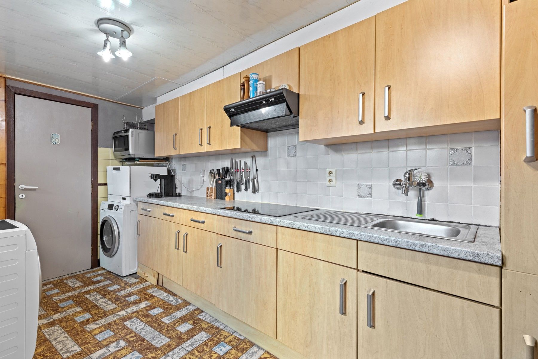 Te renoveren woning met karakter in een rustige buurt foto 5