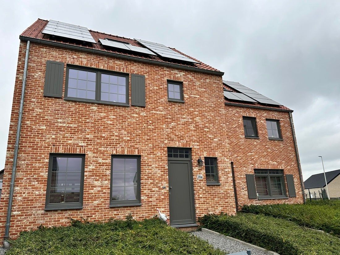 Recente woning in pastorijstijl op een rustige, groene locatie foto {{pictureIndex}}