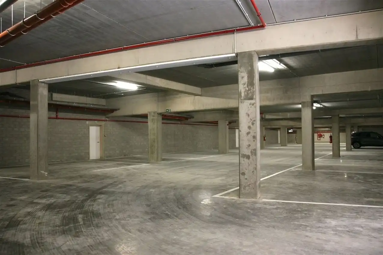 Gelijkvloers app. met 2 slpk., terras en garage, rustigere ligging foto 19