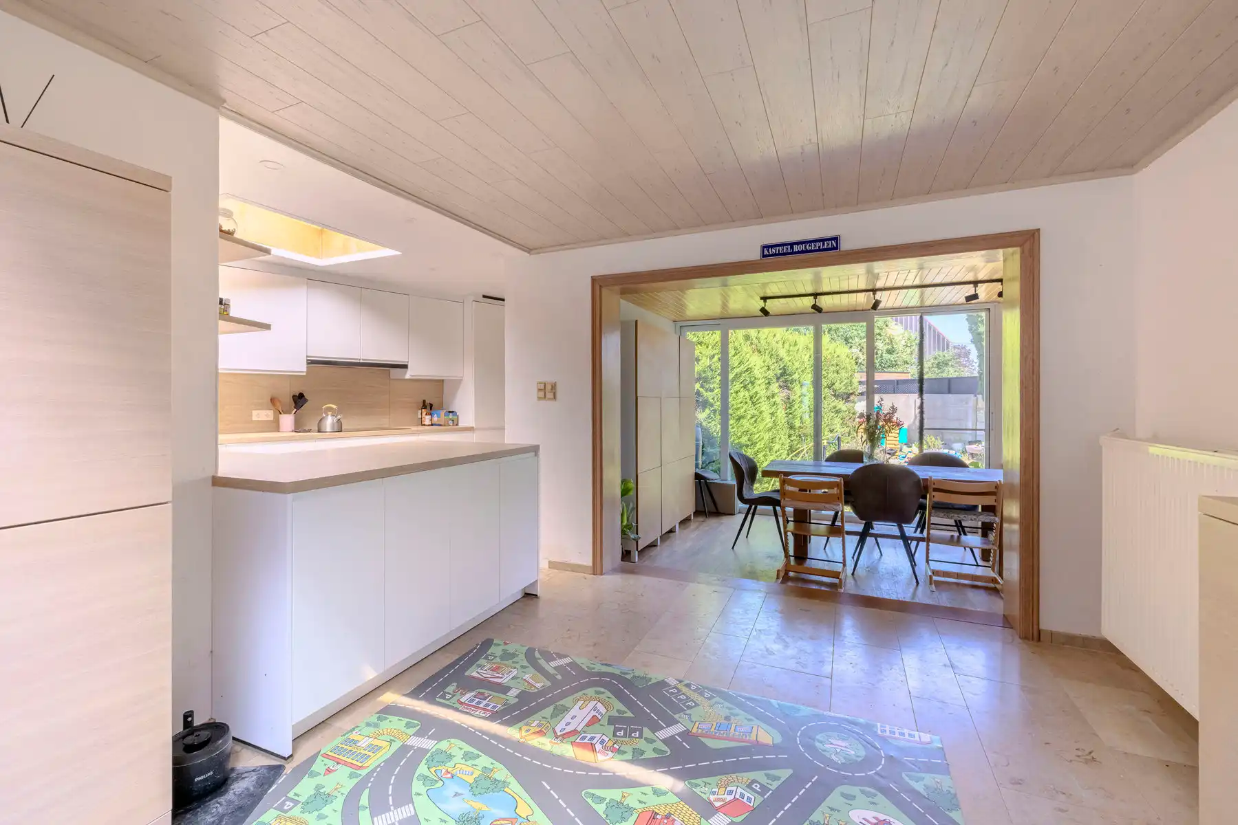 Ruime woning met 4 slpk, 2 bdk, garage en tuin!  foto 3