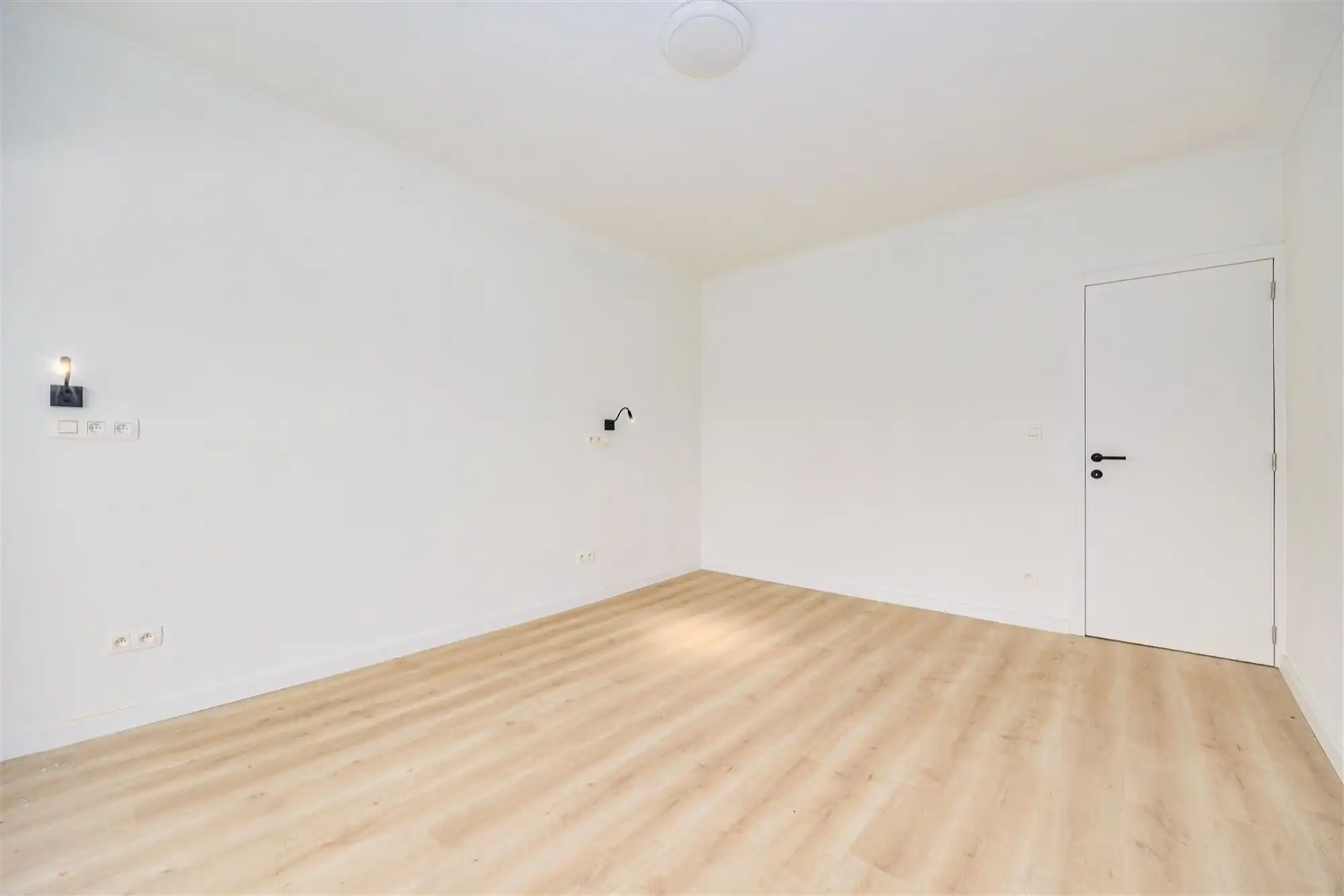 Instapklaar appartement met tuin en terras foto 12