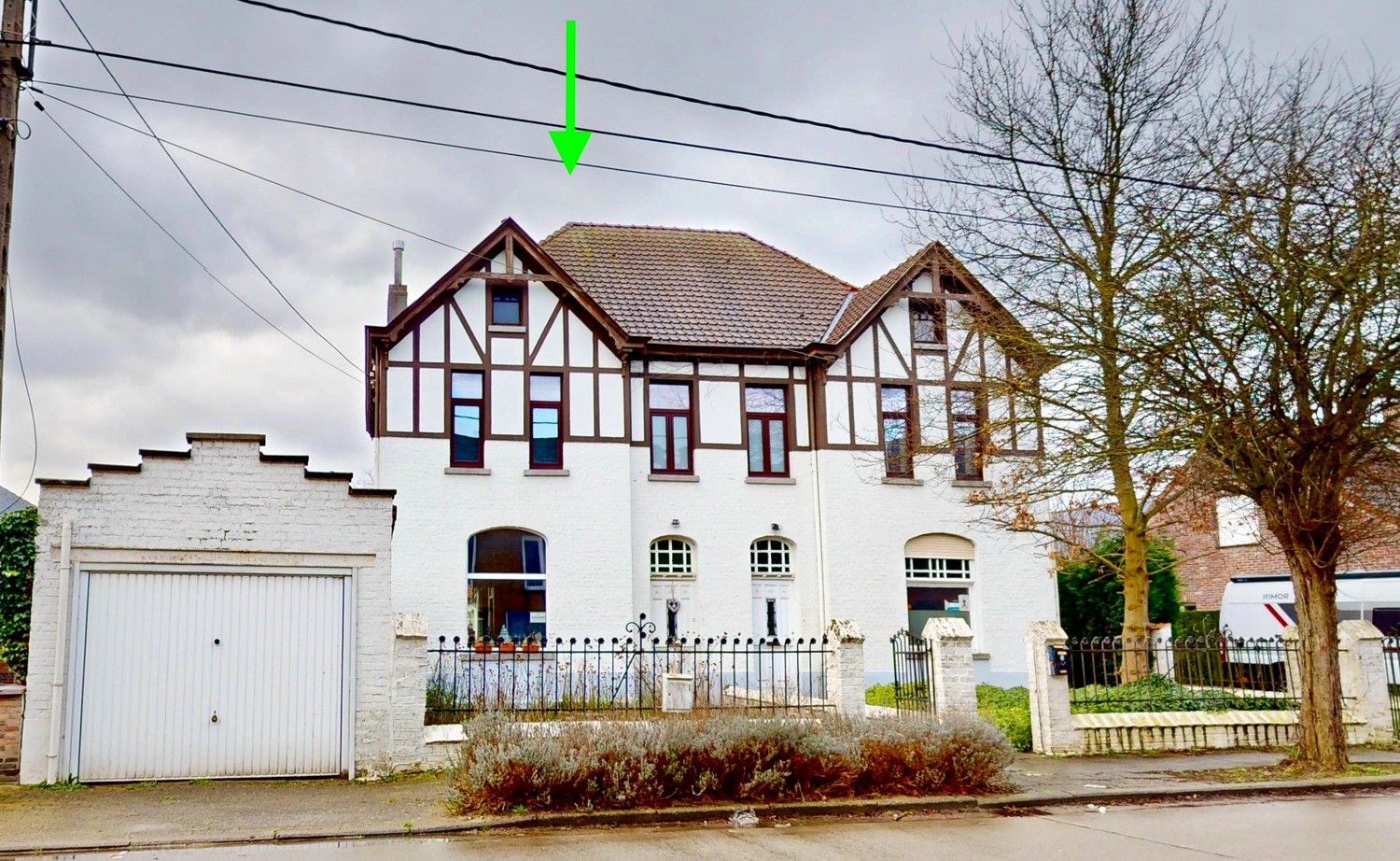 Hoofdfoto van de publicatie: Te koop: Charmante halfopen villa in cottage stijl met ruime tuin en topligging!