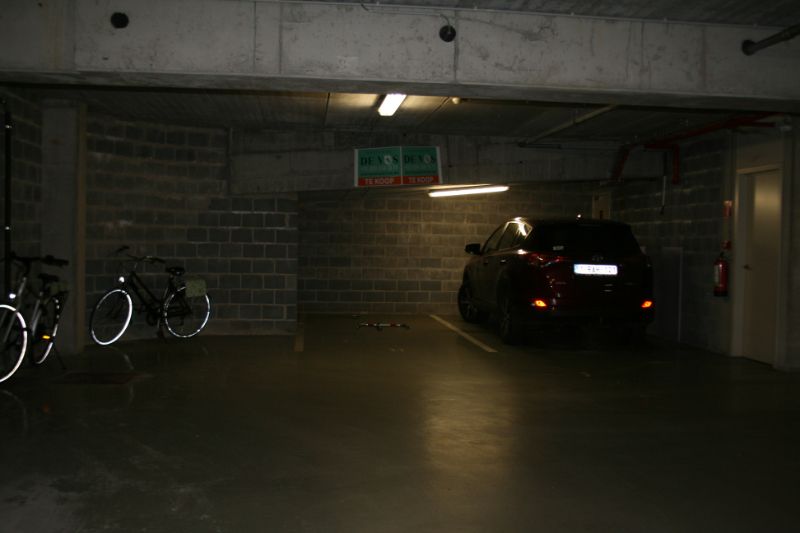 Autostaanplaatsen in gesloten garage foto 3