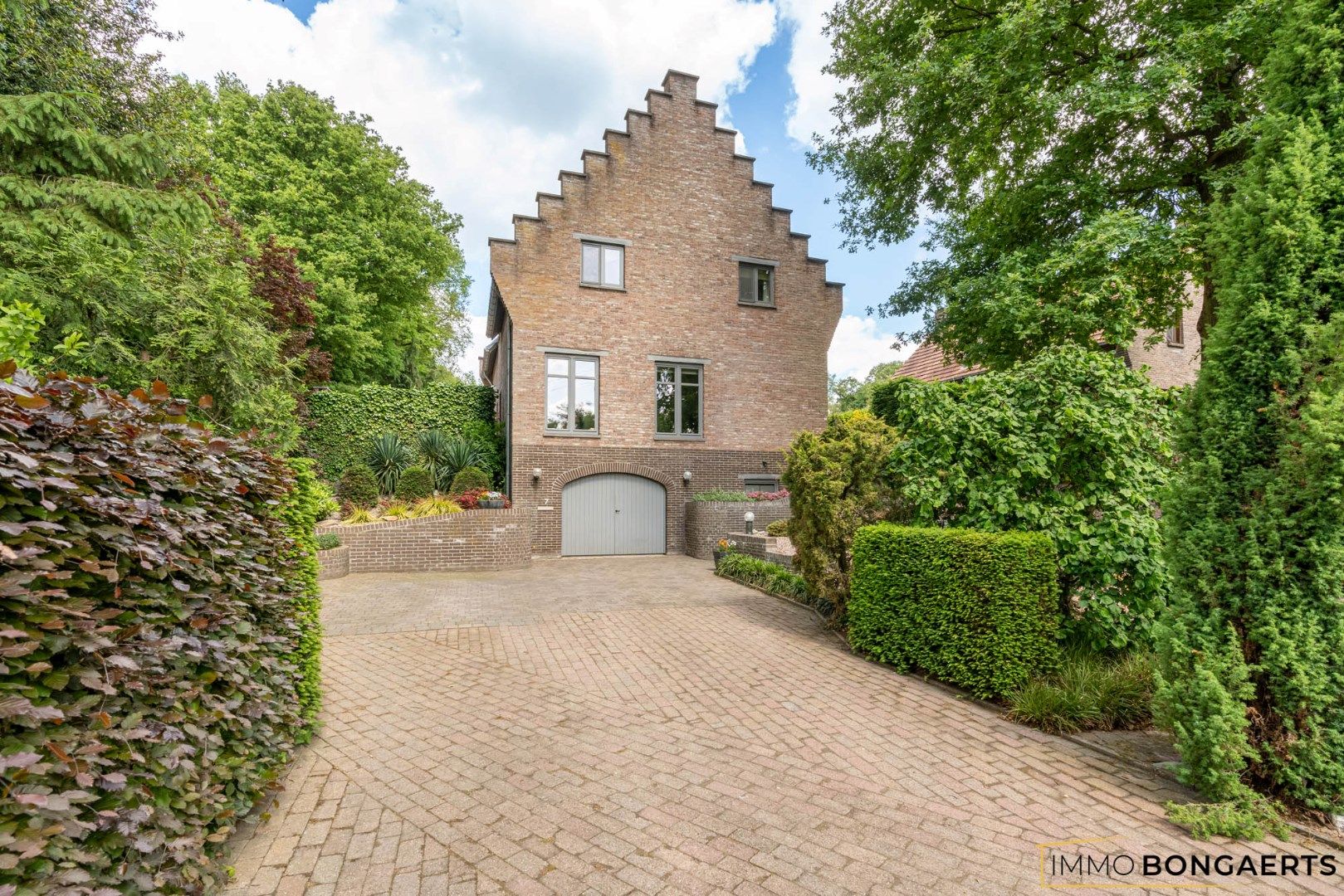 Zeer ruime woning op een leuke locatie te Bret-Gelieren. foto 3