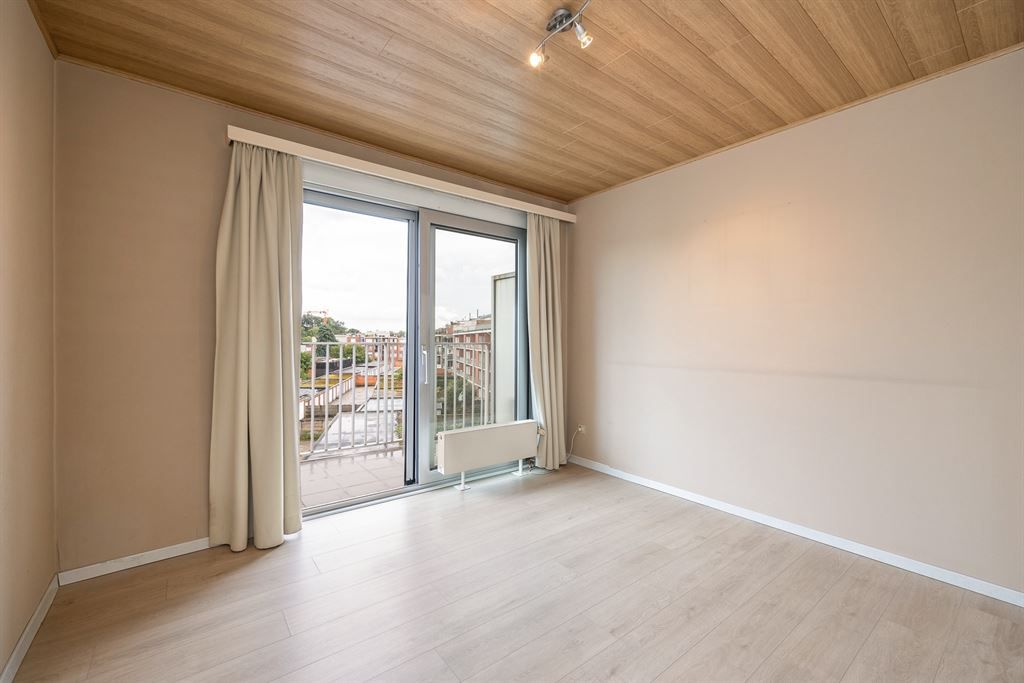 Verzorgd appartement met groen uitzicht foto 8