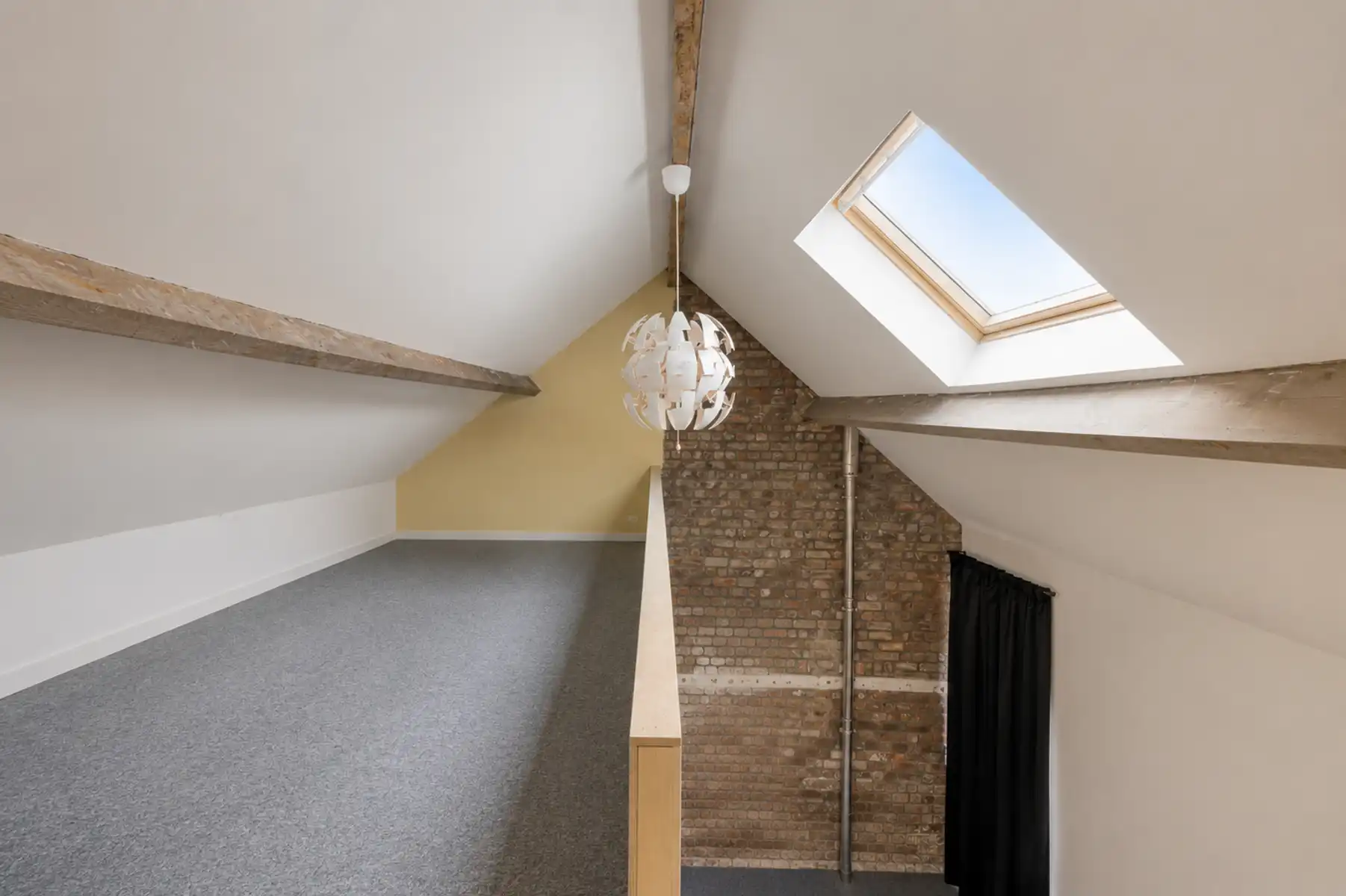 Ruime  gerenoveerde hoeve met werkplaats, zwembad en EPC B foto 16