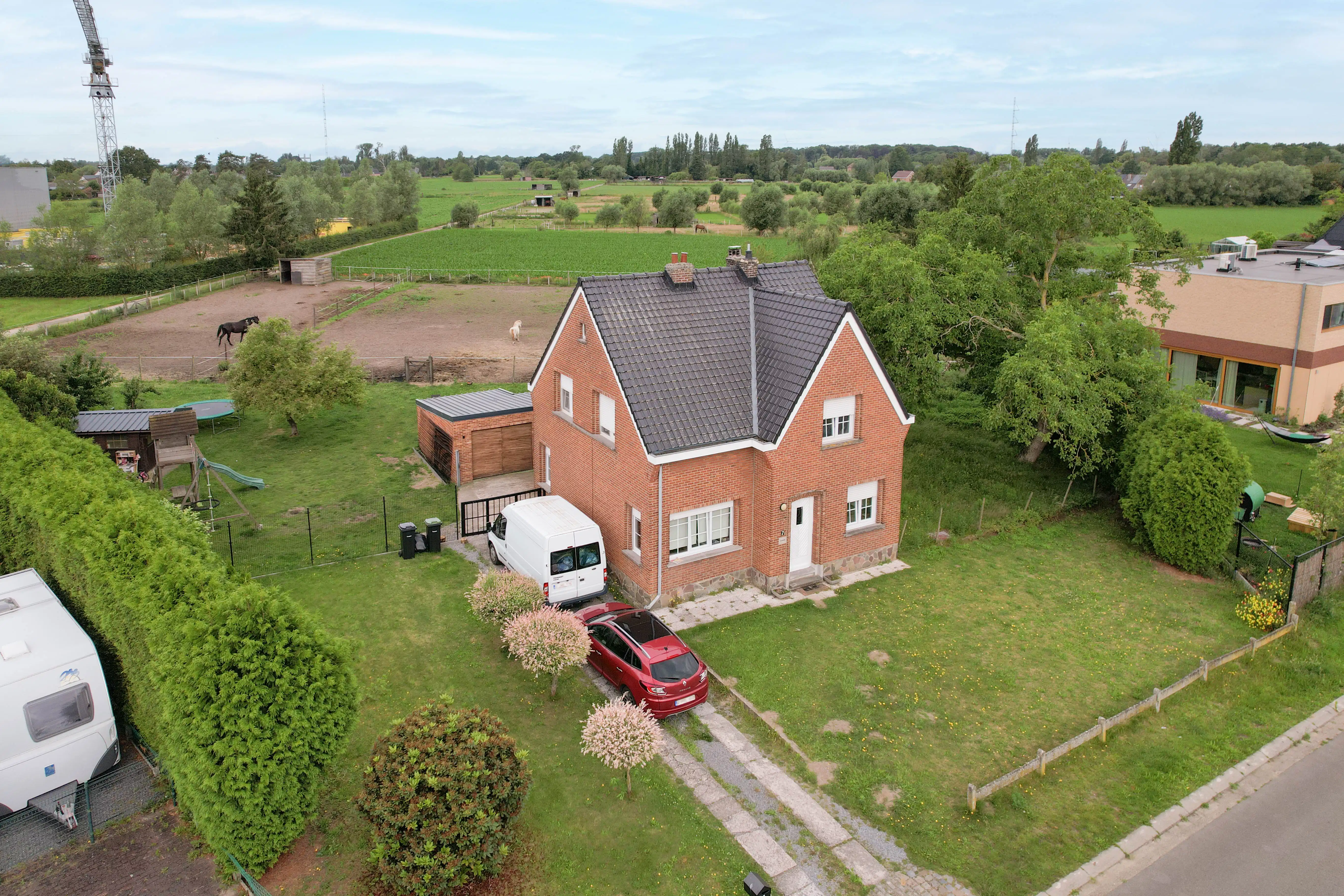 Rustig wonen in een charmante woning met ca. 31 are grond foto 11