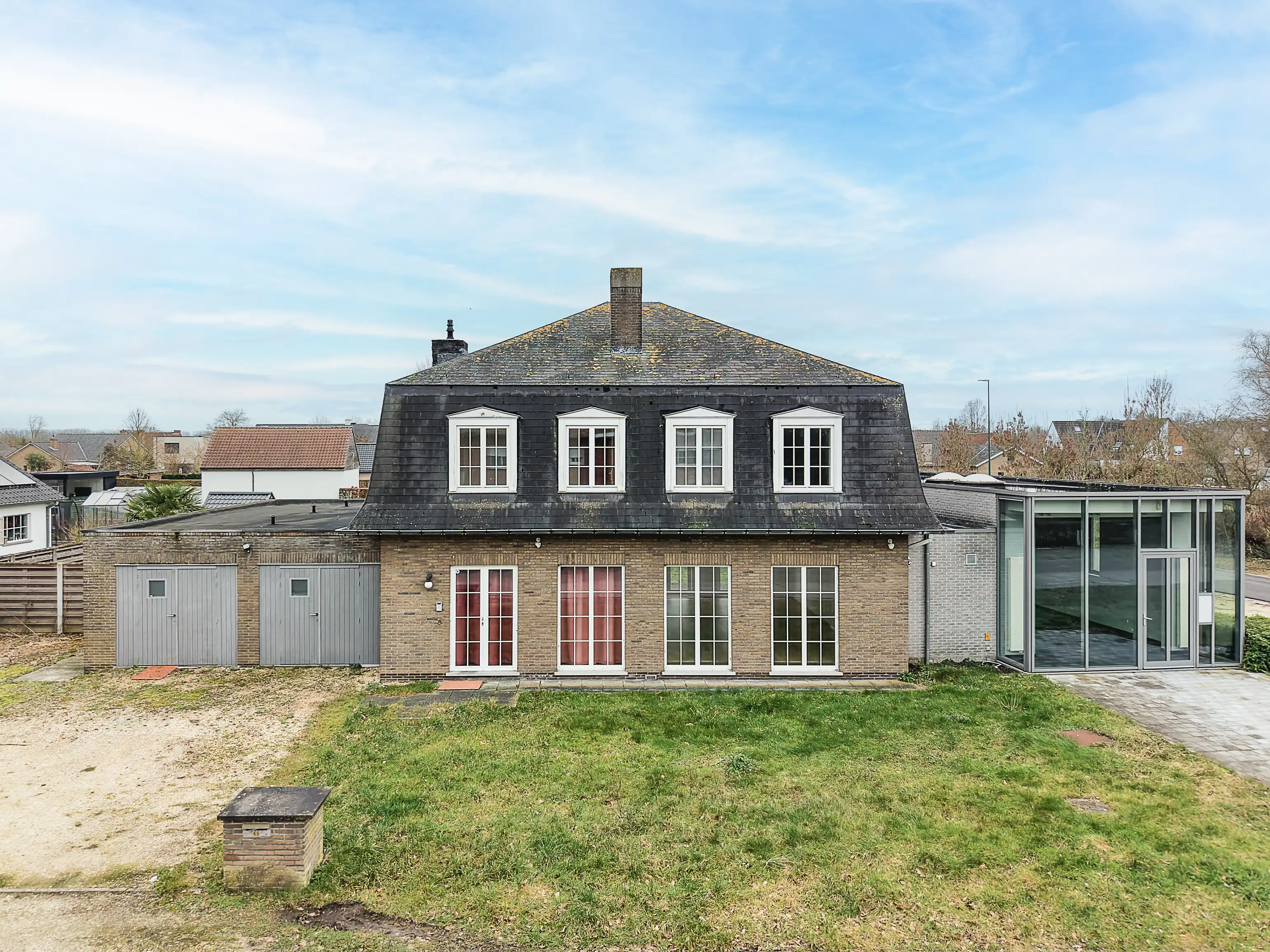 Hoofdfoto van de publicatie: Multifunctionele woning met 4 slaapkamers en praktijkruimte