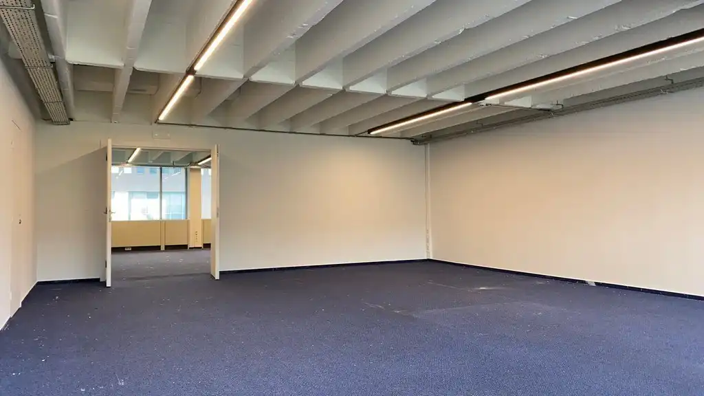 Ingedeelde instapklare kantoorruimte te huur in Bellevue Toren in Gent foto 5