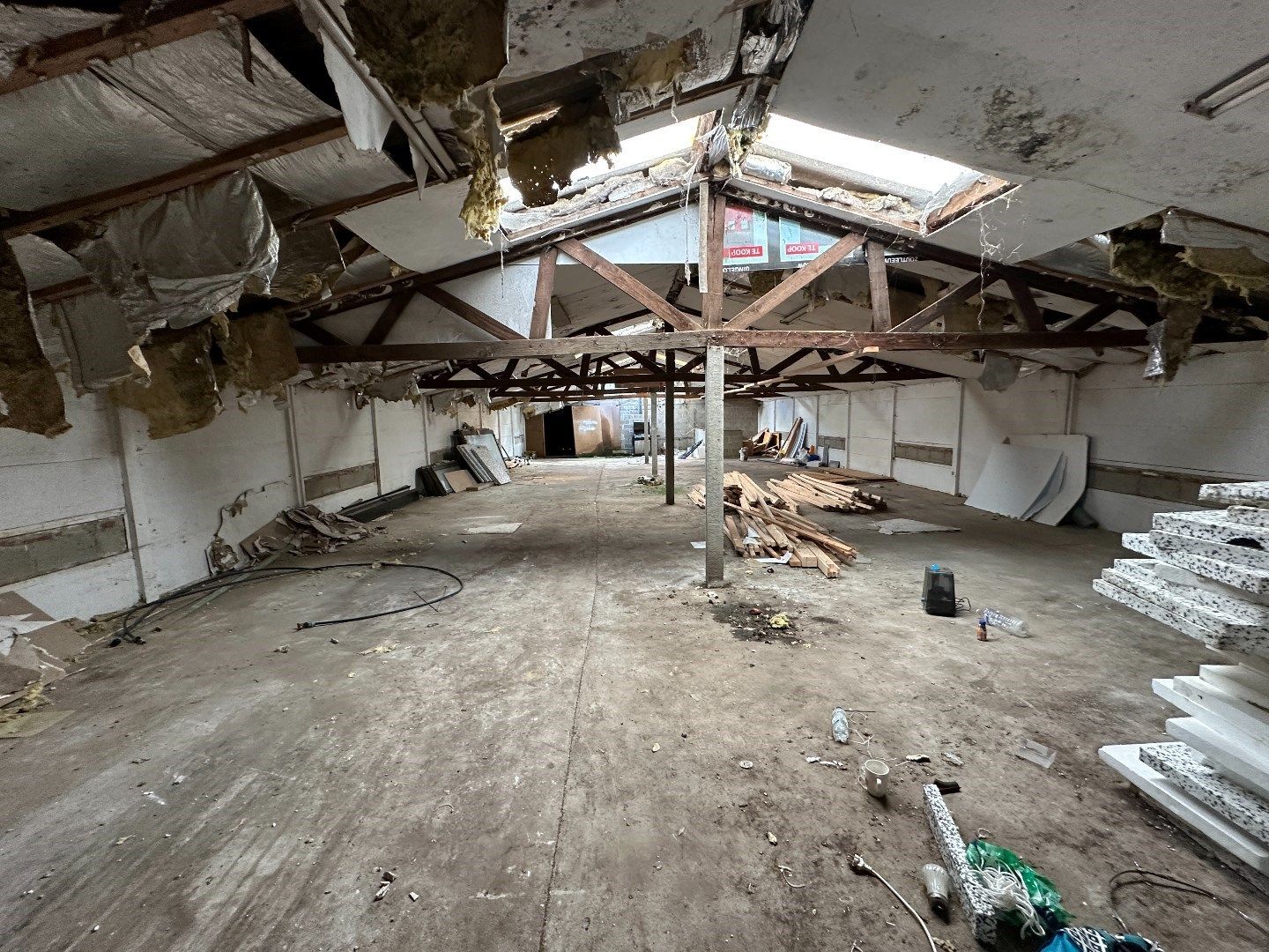 Te renoveren vrijstaande woning met 400m² Magazijn op 7a85ca perceel foto 15