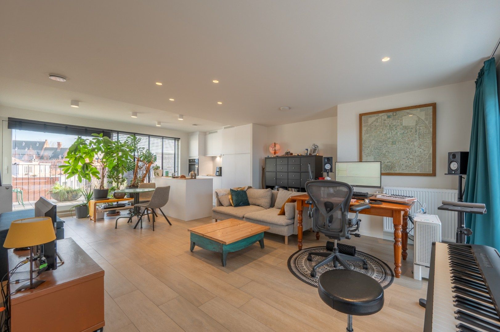 Gezellig appartement met groot terras foto 2