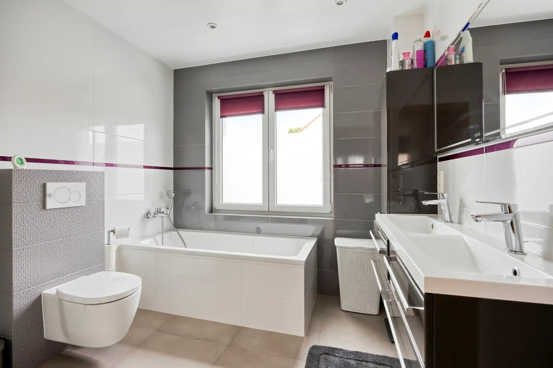 Gerenoveerde woning met 3 slaapkamers, 2 badkamers en garage foto 14