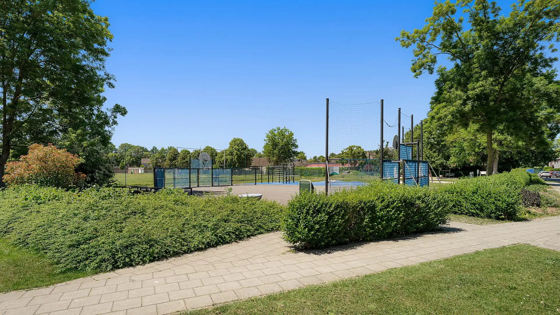 Uitstekend gelegen woning met mooie tuin te Brugge foto 2