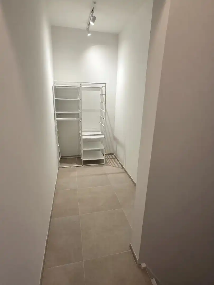 Gerenoveerde woning met tuin en parkeerplaats - 1 slaapkamer.  foto 11