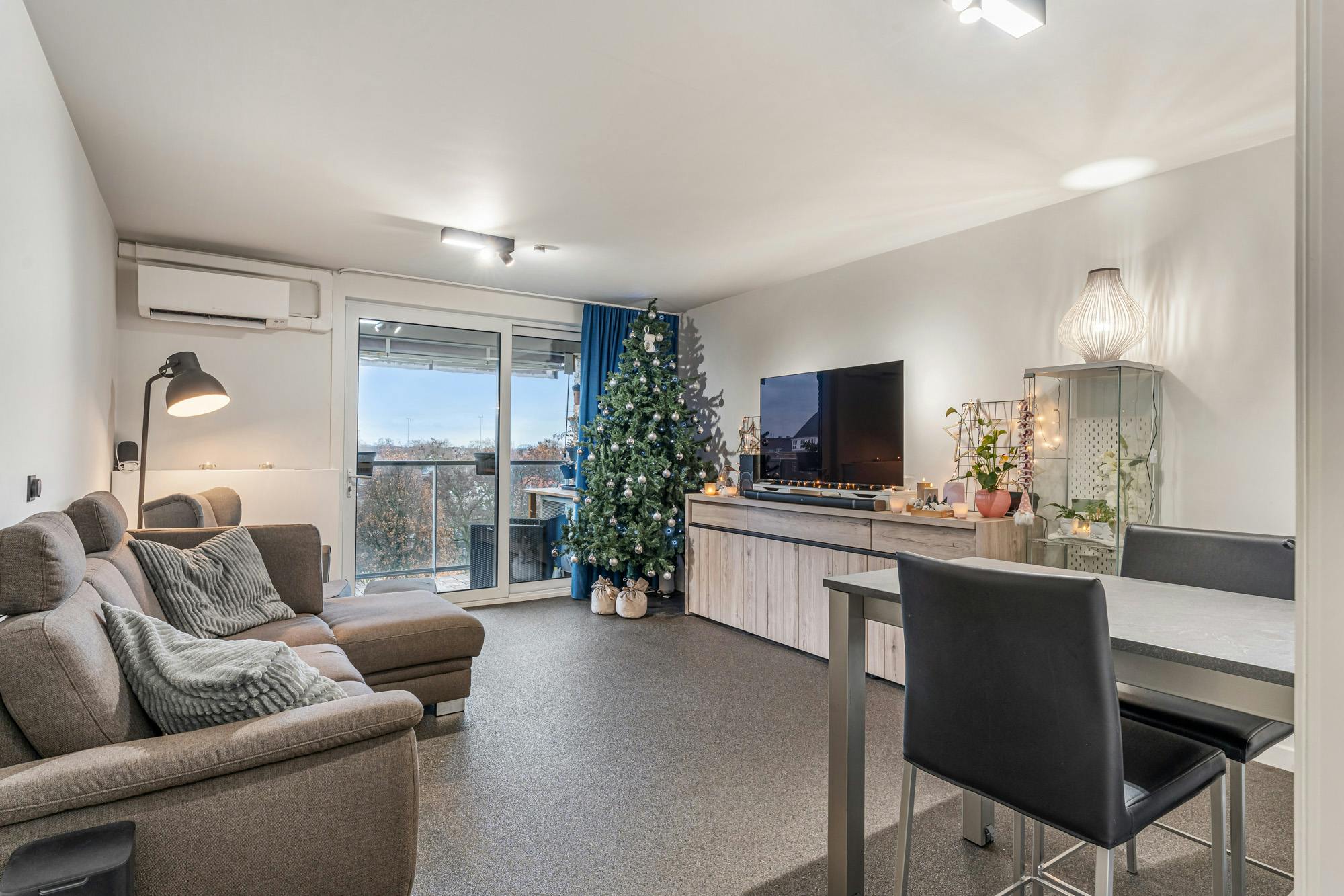 Instapklaar penthouse met 2 slaapkamers en autostandplaats in Hasselt foto 4