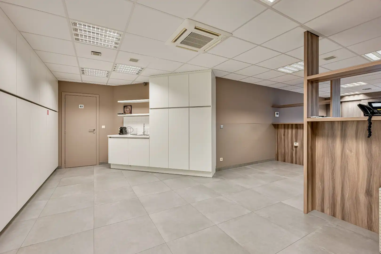 Commerciële ruimte op visibele locatie foto 7