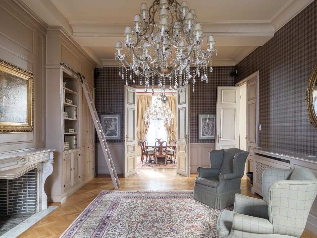 Indrukwekkend stadspaleis met imposant woonvolume, zwembad en parkeermogelijkheden foto 5