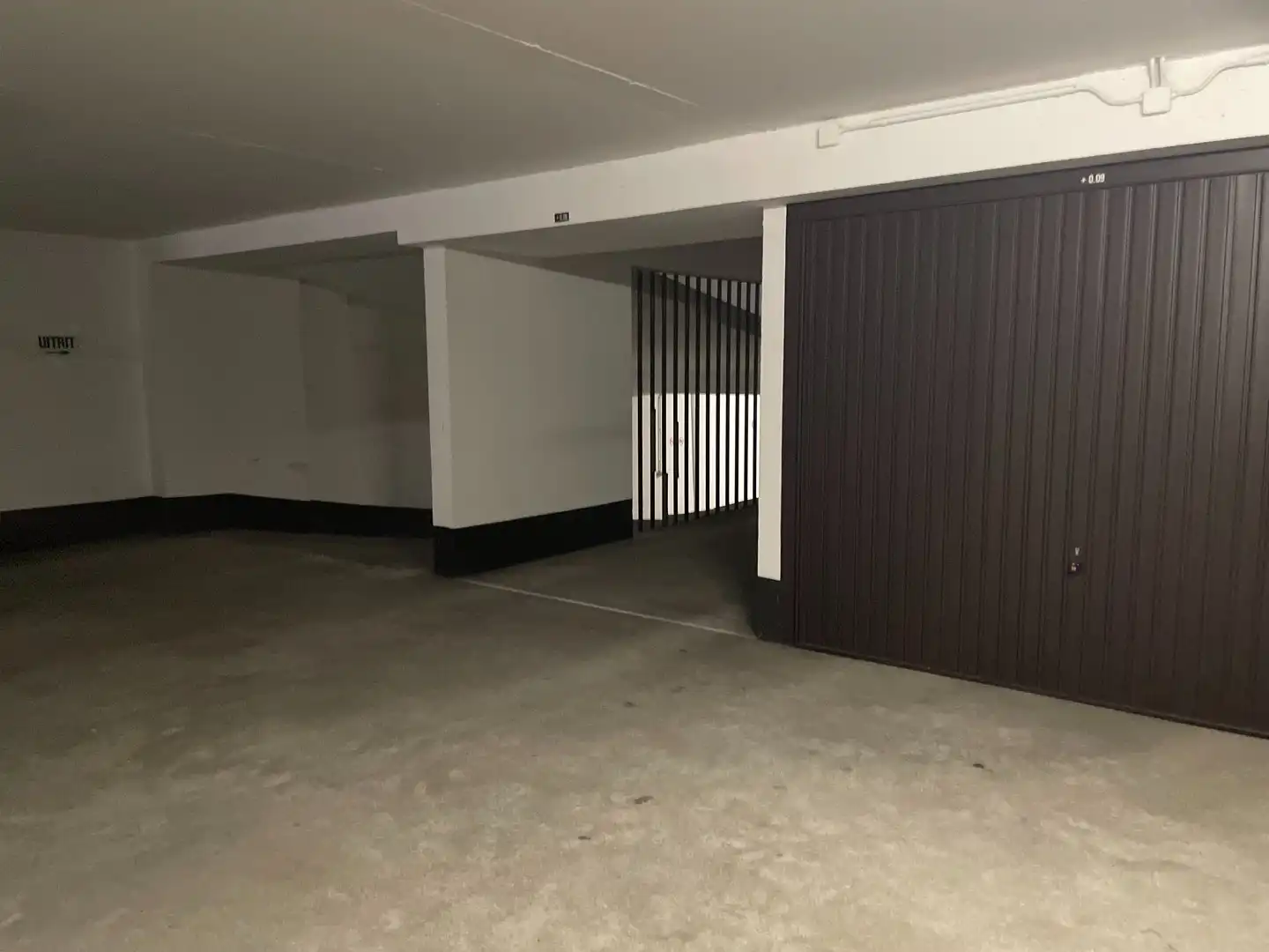 Garagebox te huur nabij het Heldenplein foto 2