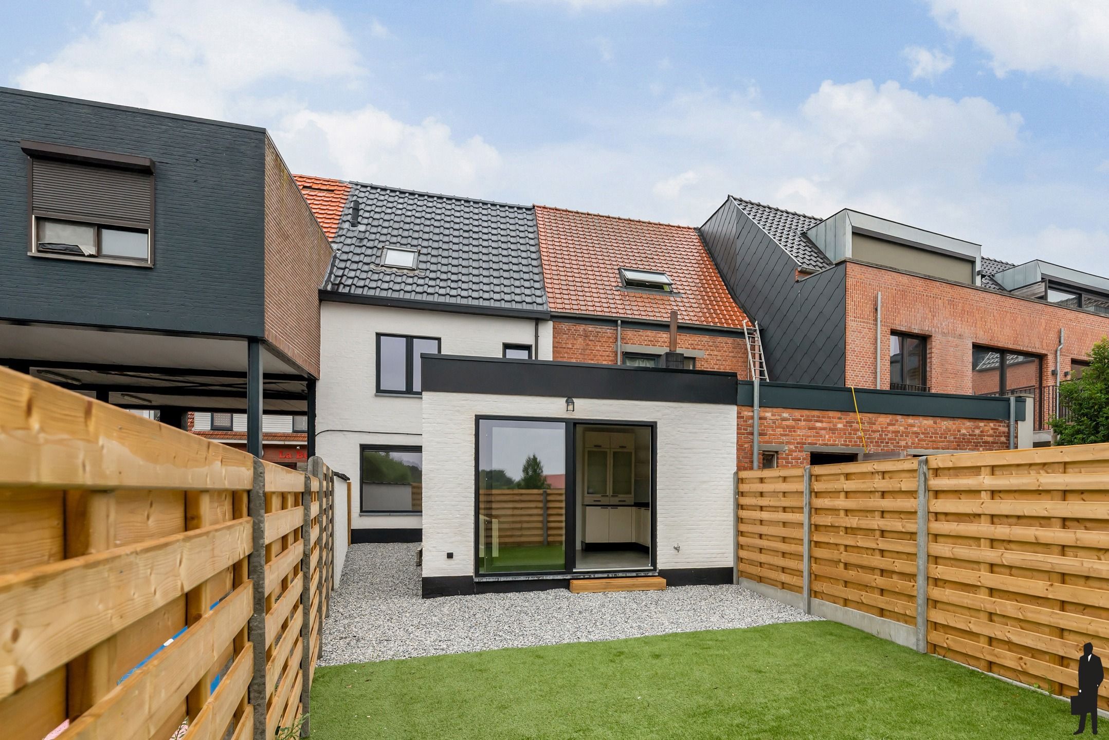 Volledig gerenoveerde woning met 4 slpk. in het centrum van Meer - Vlakbij de Nederlandse grens! foto {{pictureIndex}}