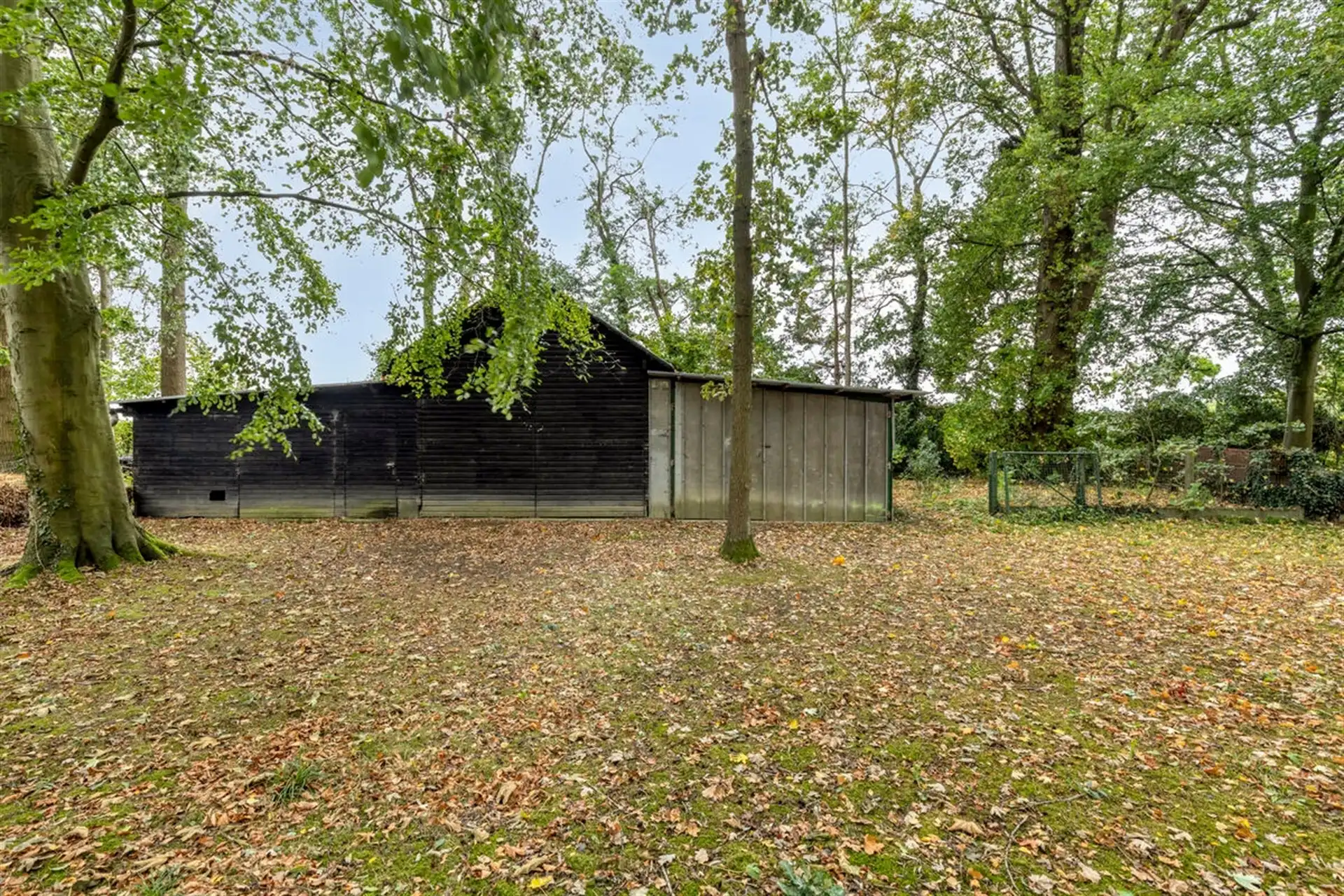 Ruime vrijstaande villa op een perceel van 3.235 m² foto 22