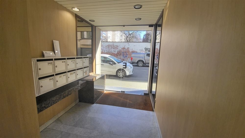 Ruim en gemeubels appartement | Stadspark foto 3