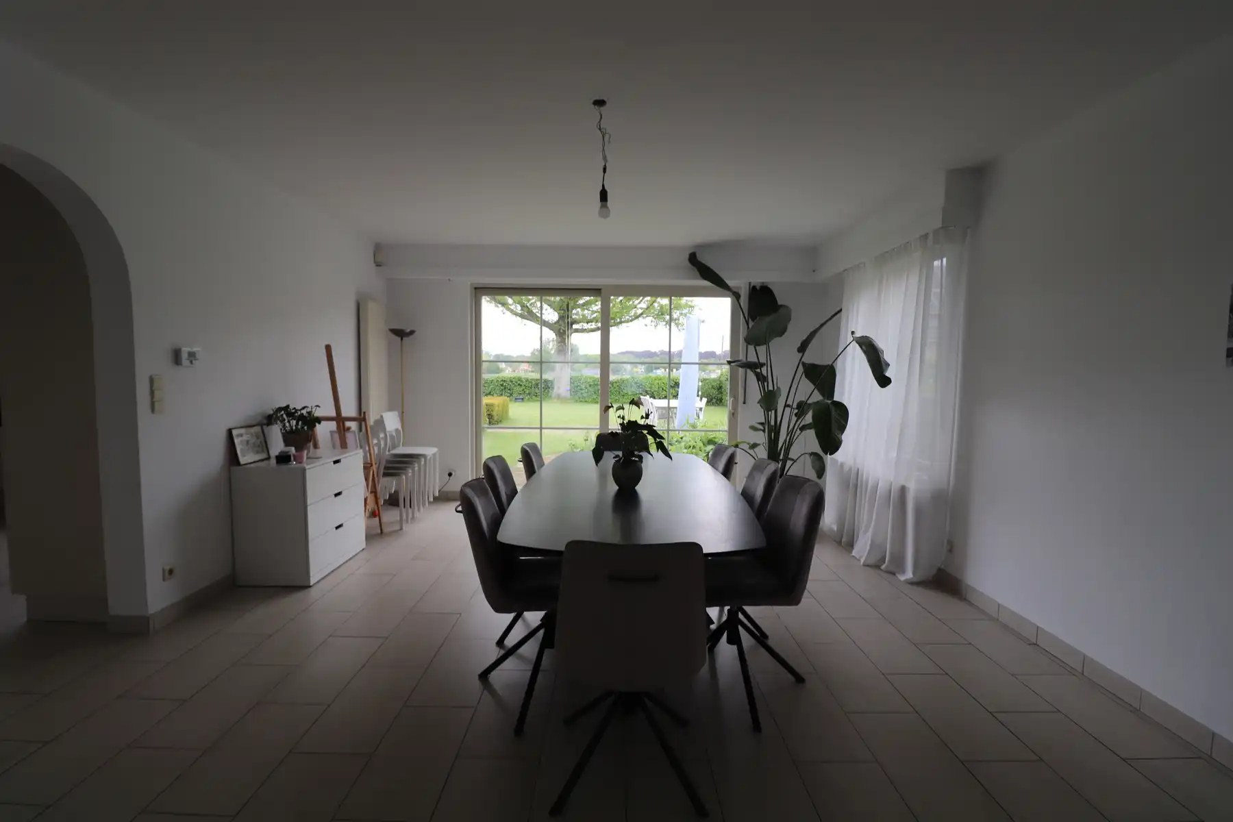Een prachtige ruime villa met garage en tuin. foto 5