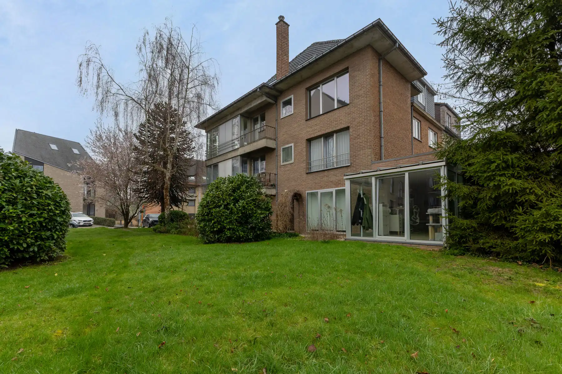 Opbrengsteigendom met 4 wooneenheden en 2 garages foto 17